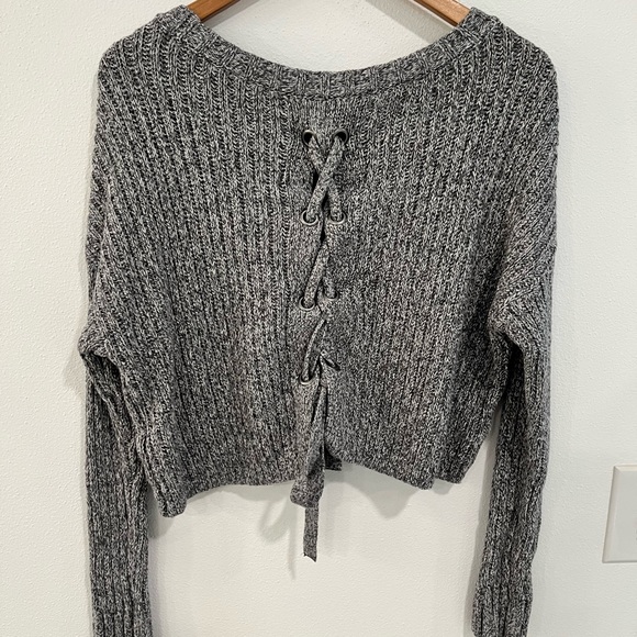 Hollister gray criss cross tie back cropped long sleeve sweater - Picture 5 of 8